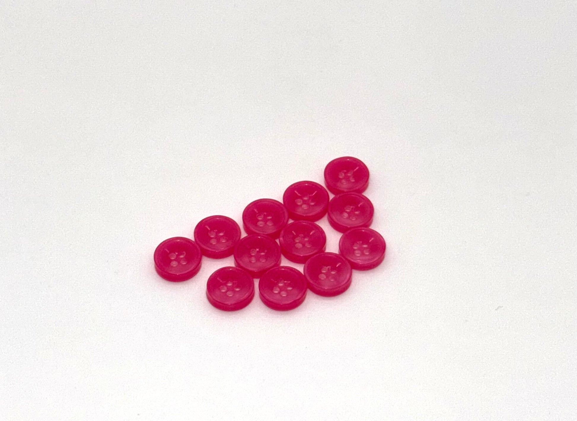 Close-up image of Rose Glow - Pink Iridescent 18-Ligne Button, a premium quality button.