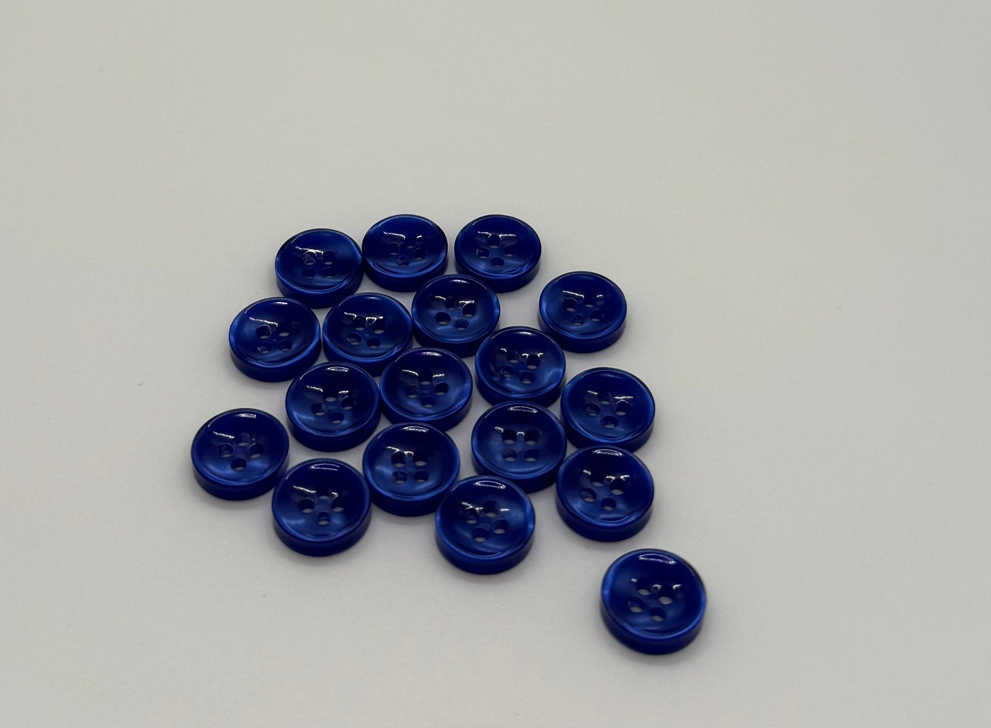 Close-up image of Azure Mirage - Blue Iridescent 18-Ligne Button, a premium quality button.